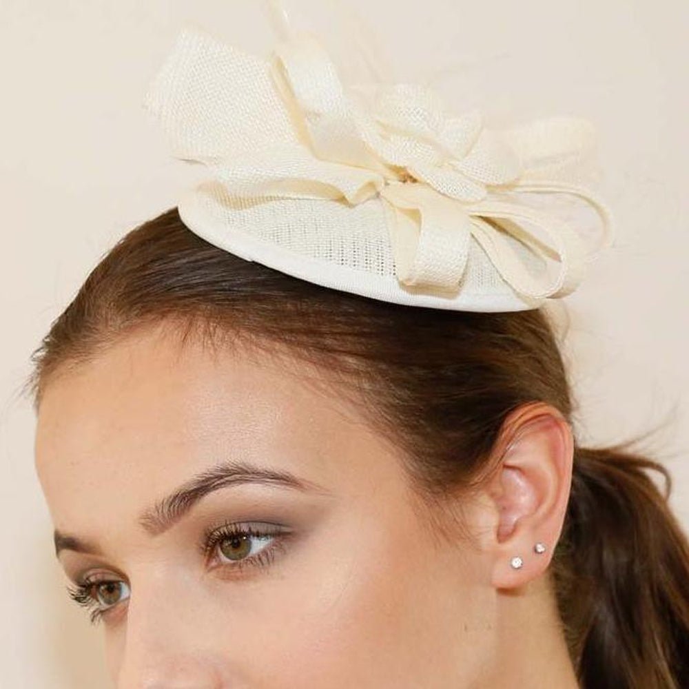 Ruby Rocks Jimena Fascinator - White - Fragrance London