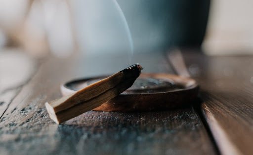 Guaiac Wood Perfume Notes: Smoked Honey, Quiet Leather, and a Lantern-Glow Dry-Down - Fragrance London