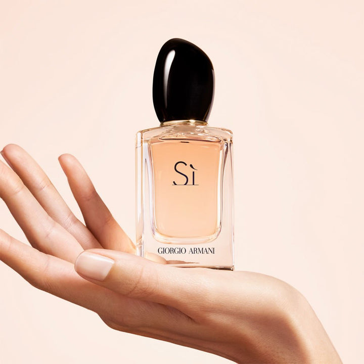 Giorgio Armani Si Eau de Parfum Spray 50ml - Fragrance London