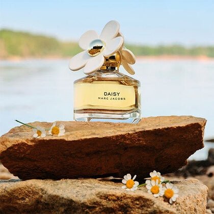Marc Jacobs Daisy Eau de Toilette Spray 50ml - Fragrance London