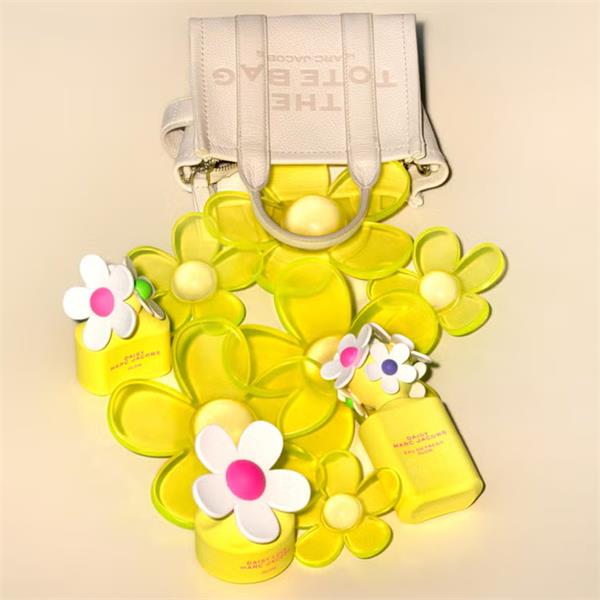 Marc Jacobs Daisy Love Glow Eau De Toilette Spray 50ml - Fragrance London