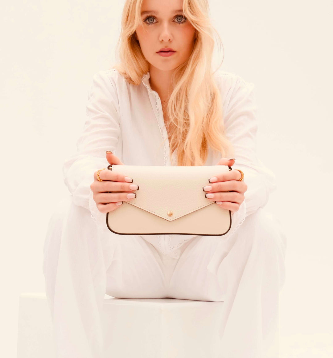 Apatchy London The Munro Leather Shoulder Bag