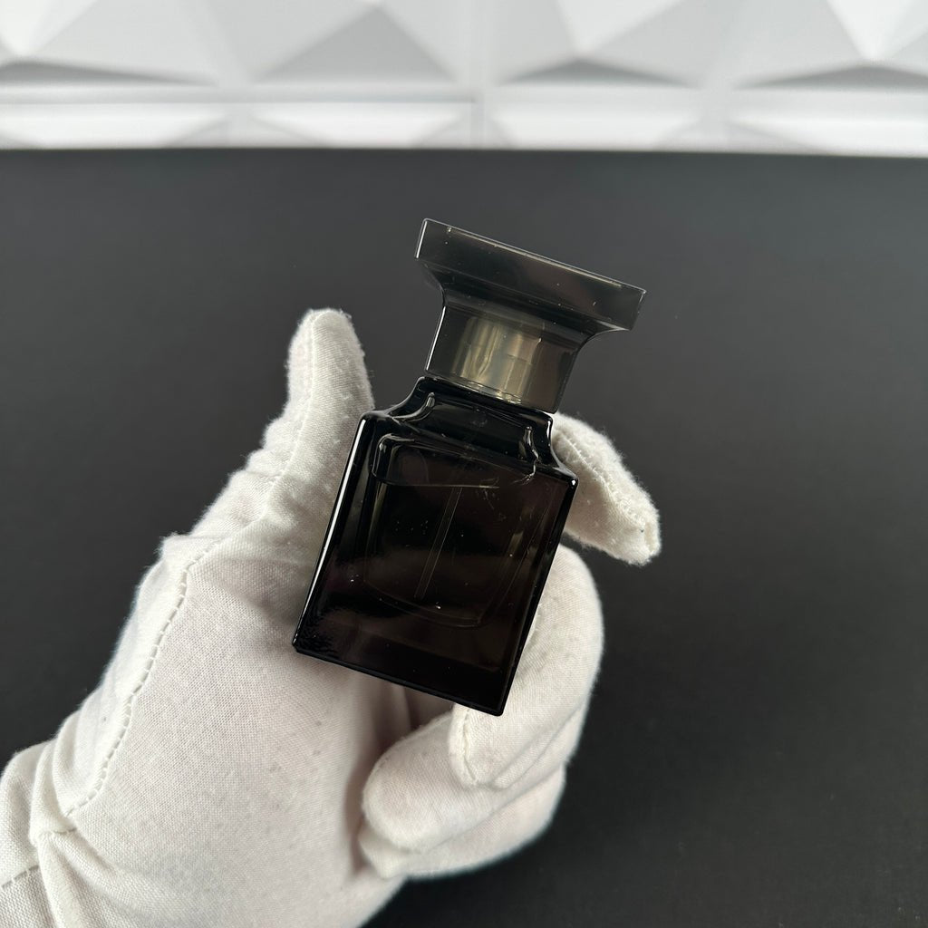 Tom Ford Oud Wood Eau De Parfum Sample Spray 0.07 Oz / 2ml – New With Box